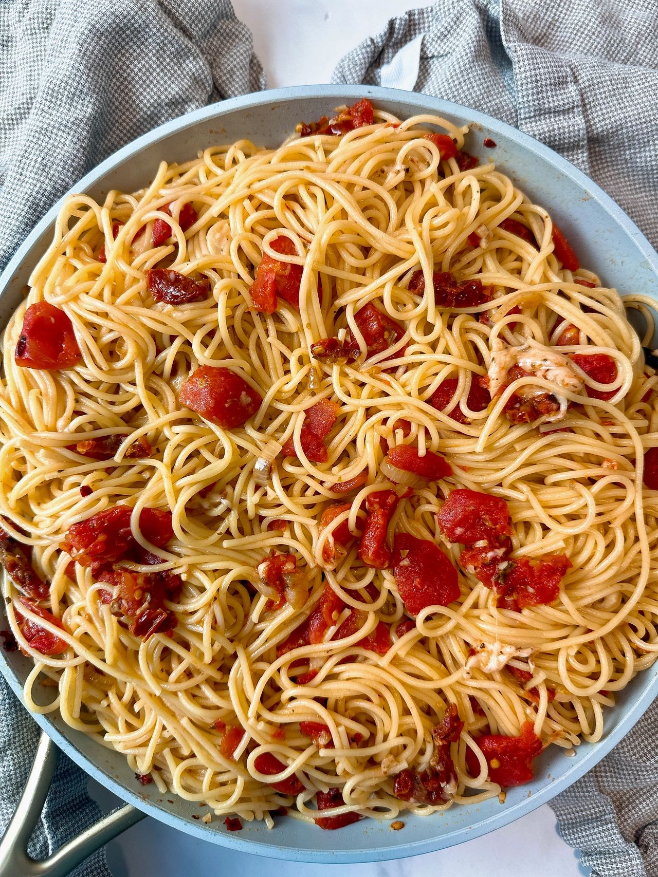spaghetti with fresh tomatoes