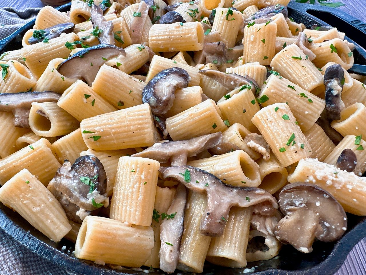 Pasta with mushrooms