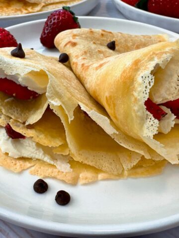 Crepes filled with mascarpone cheese and served with strawberries