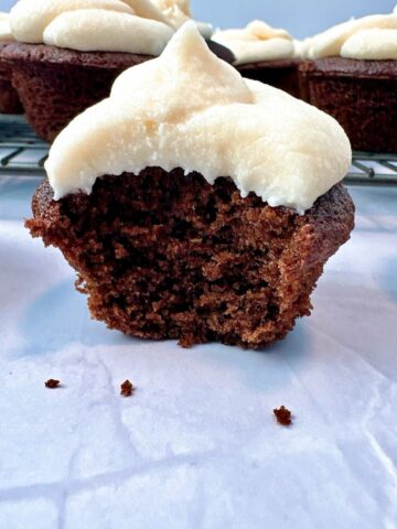 chocolate cupcakes with vanilla frosting