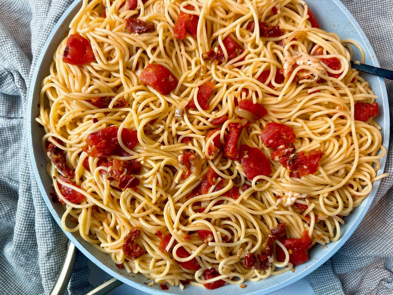 spaghetti with fresh tomatoes
