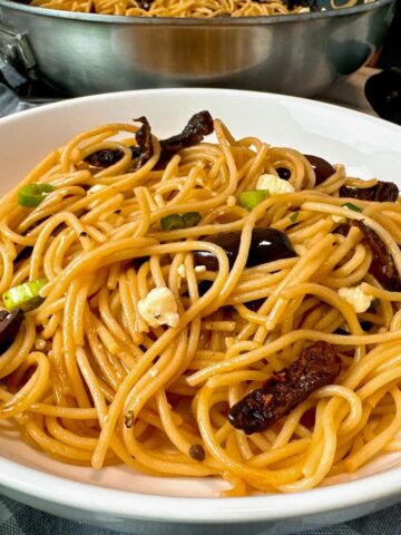 pasta with olives and sun dried tomatoes