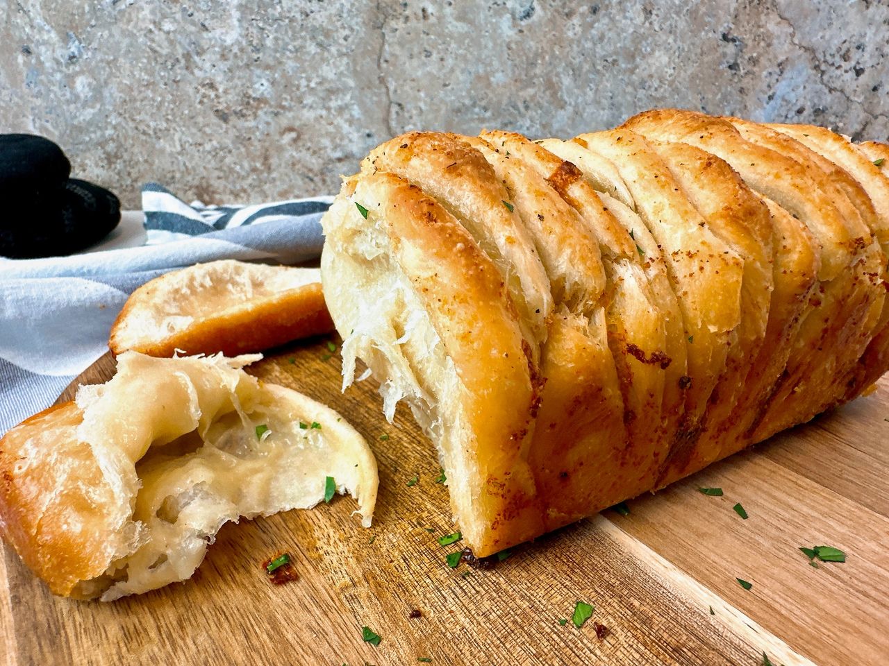 garlic pull apart bread