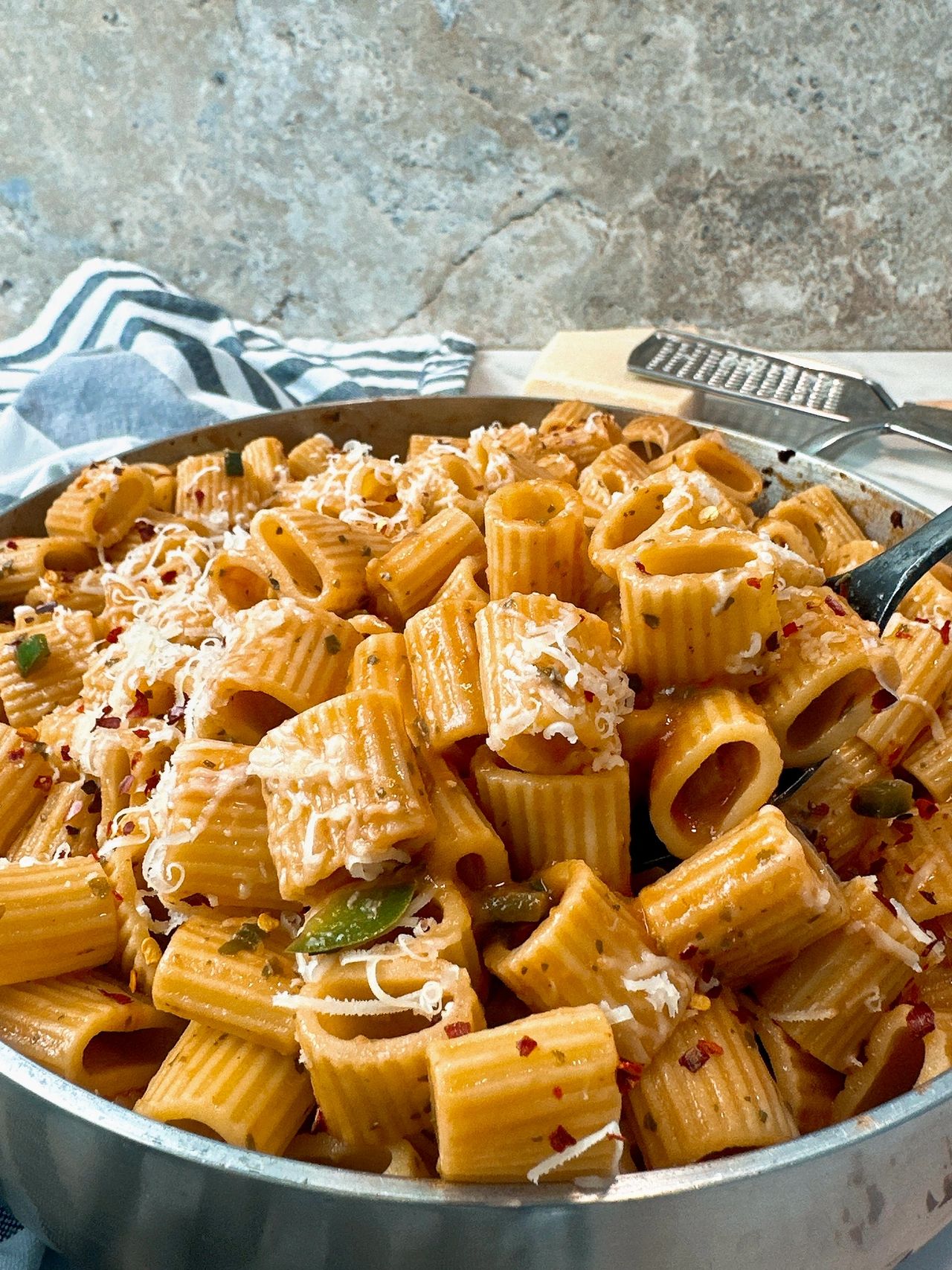 pesto pasta with red pepper flakes