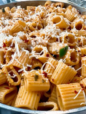 pesto pasta with red pepper flakes