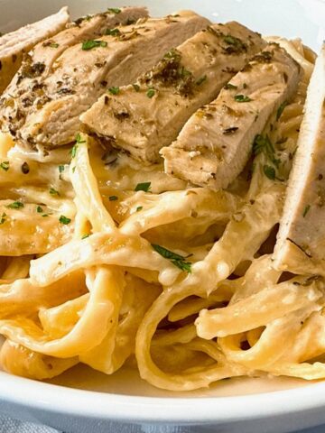 chicken alfredo in a white bowl