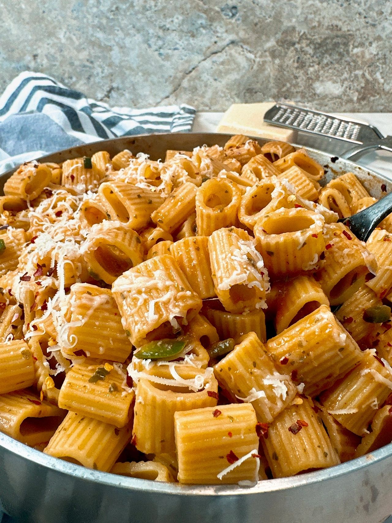 pesto pasta with red pepper flakes