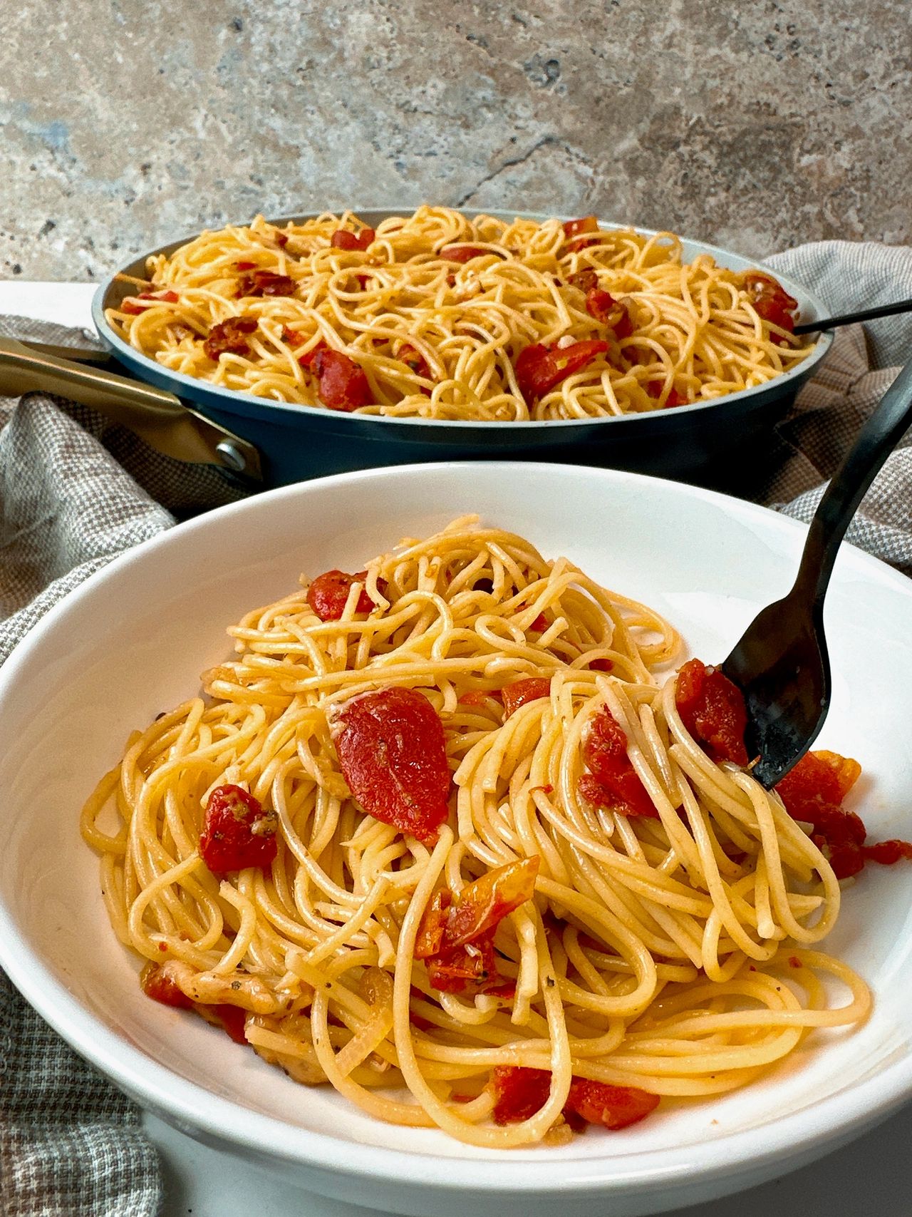 spaghetti with fresh tomatoes