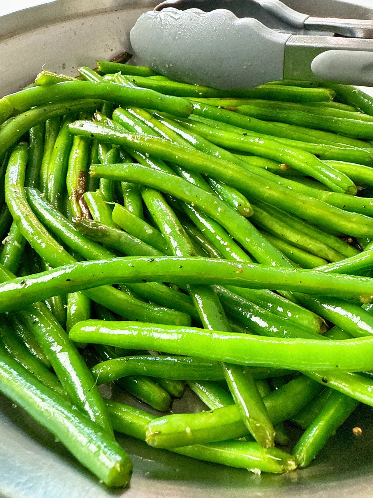 green beans in a skillet