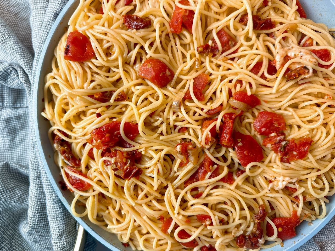 spaghetti with fresh tomatoes