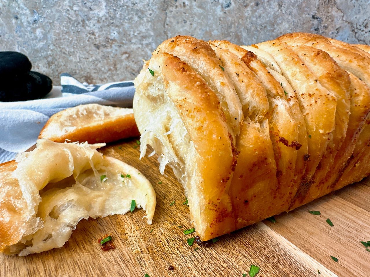 garlic pull apart bread