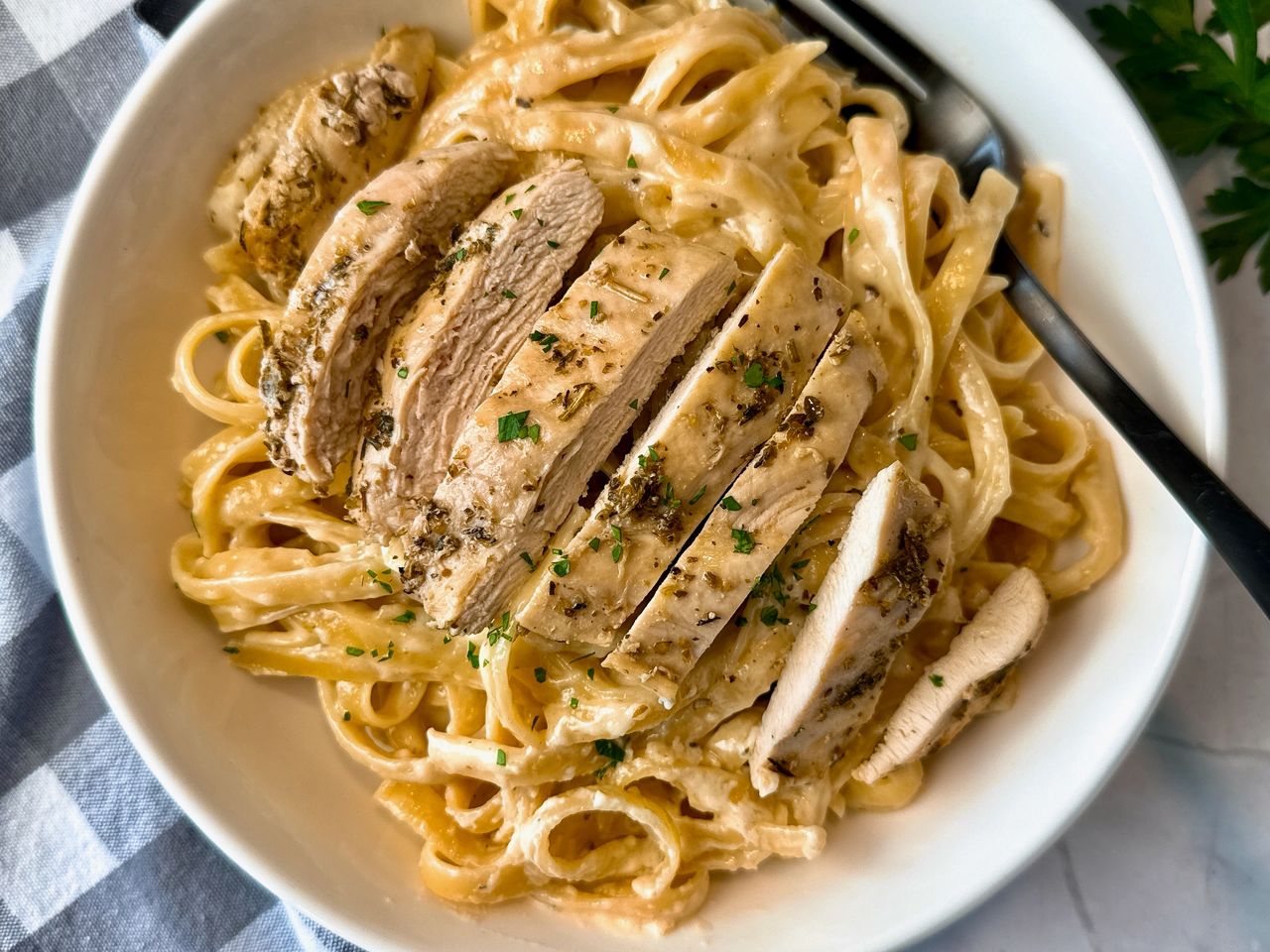 chicken alfredo in a white bowl