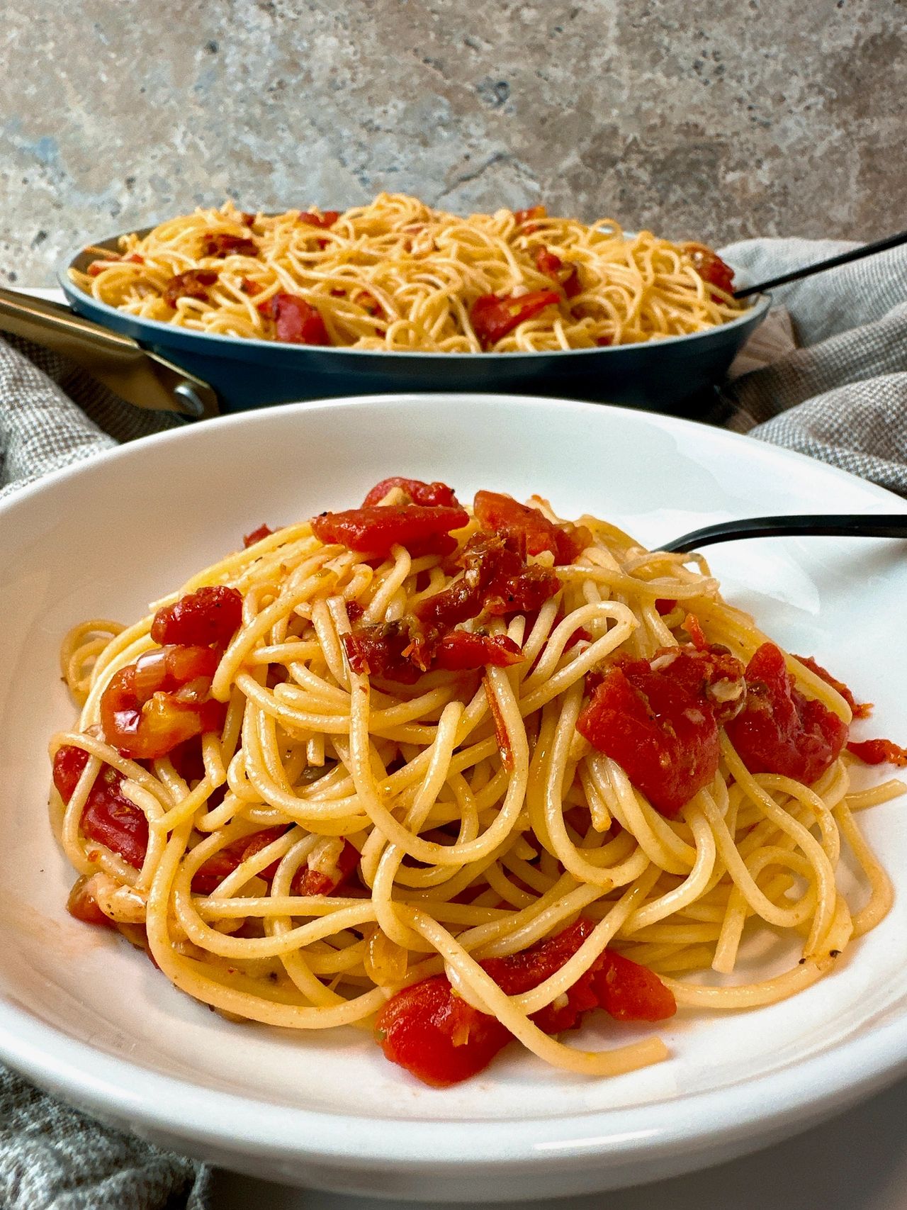 spaghetti with fresh tomatoes