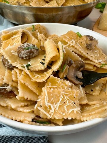 pasta with mushrooms and pecorino romano