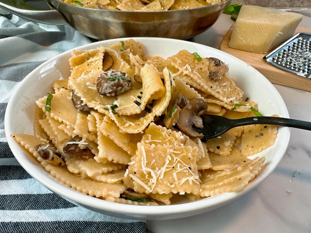 pasta with mushrooms and pecorino romano