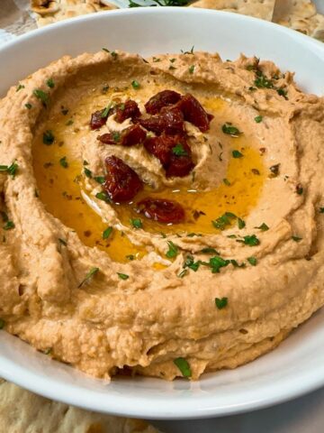 hummus with sun dried tomatoes