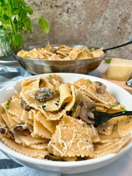 pasta with mushrooms and pecorino romano