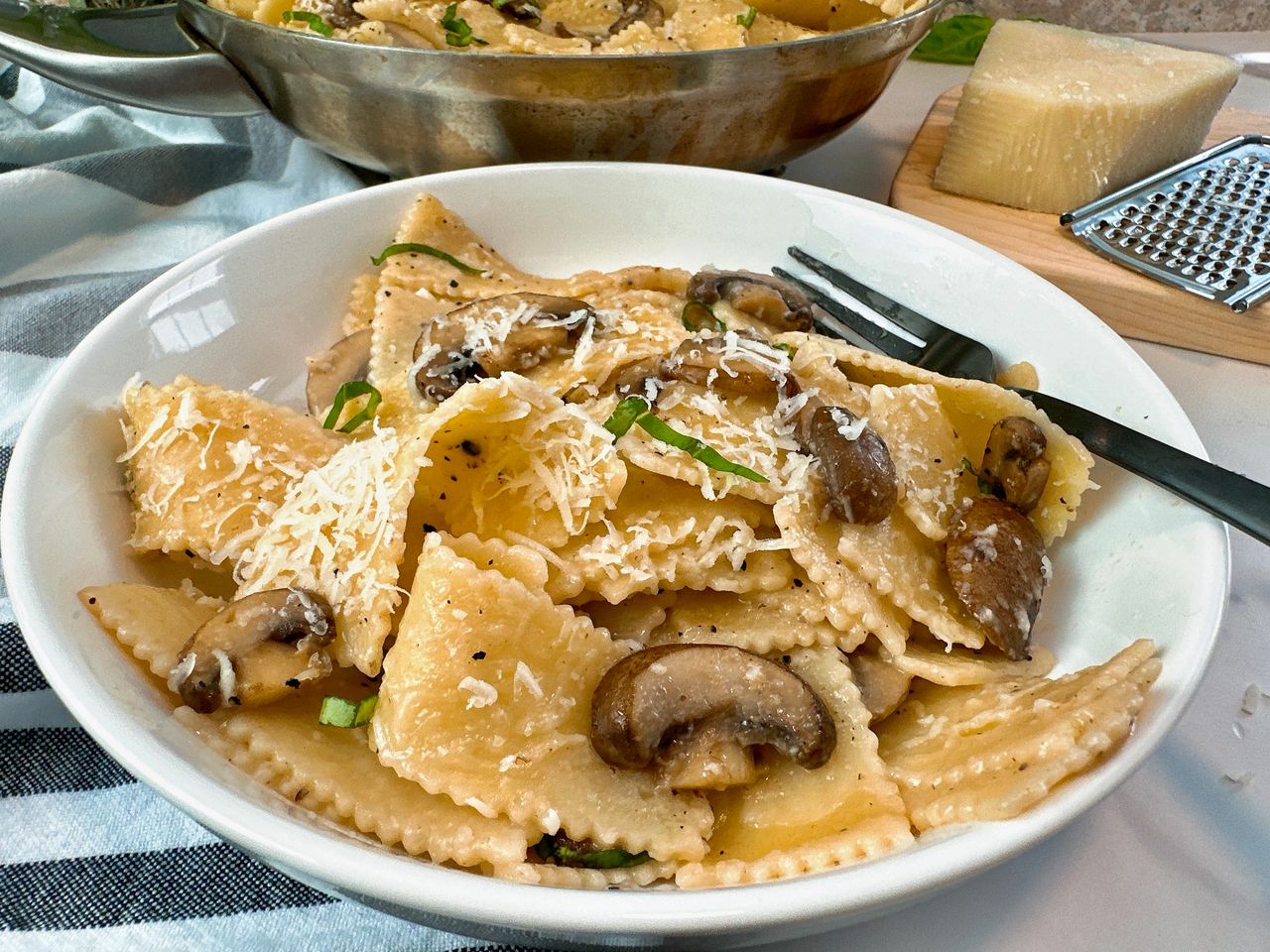 pasta with mushrooms and pecorino romano
