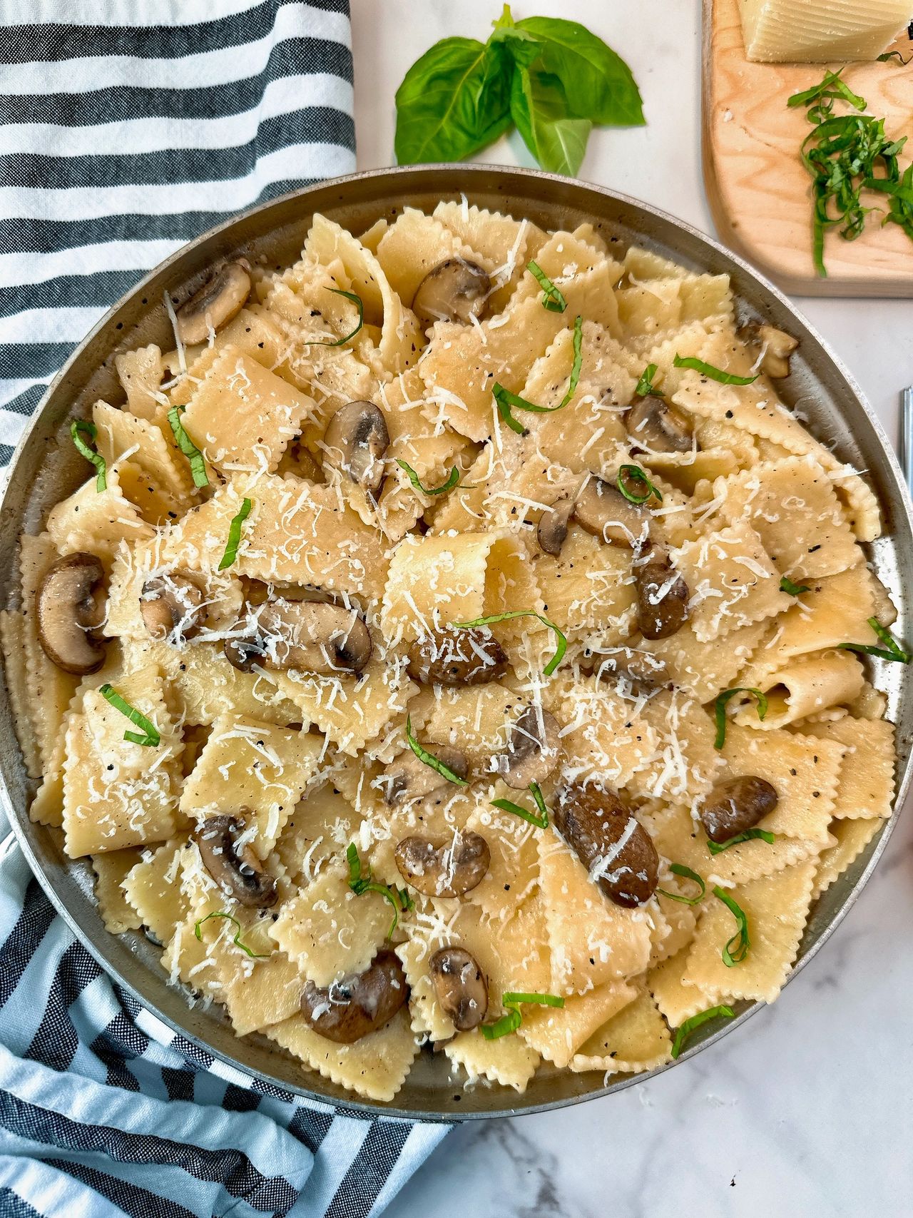 pasta with mushrooms and pecorino romano