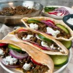 ground beef pita pockets with yogurt sauce