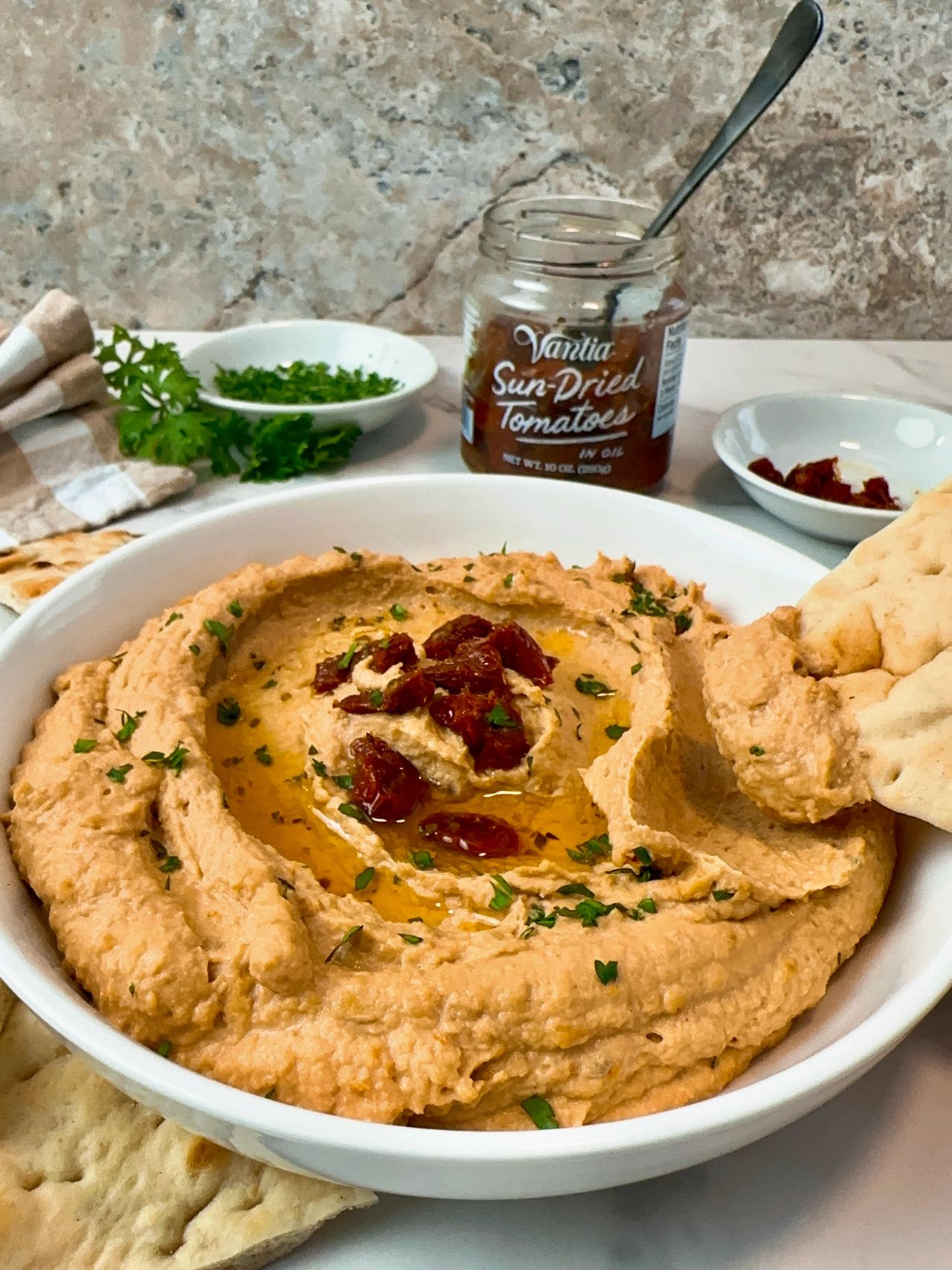 hummus with sun dried tomatoes