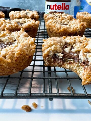 Oatmeal crumble cookies with nutella