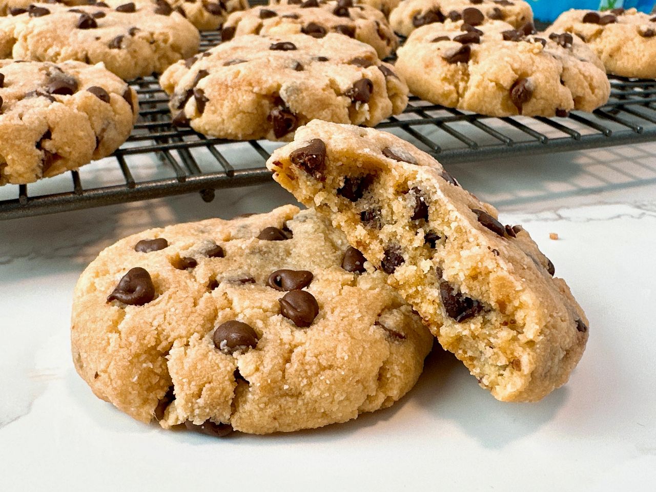 almond flour chocolate chip cookies