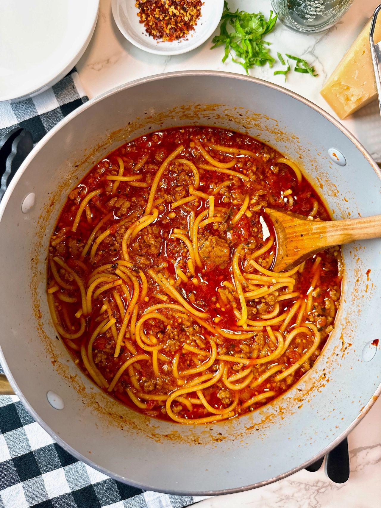 spaghetti and meat sauce