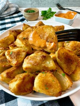 crispy roasted potatoes with sauce