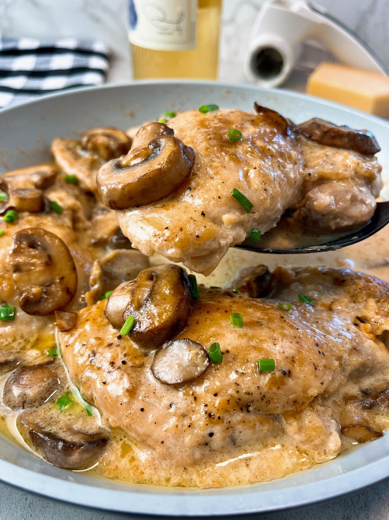 chicken with creamy mushroom sauce
