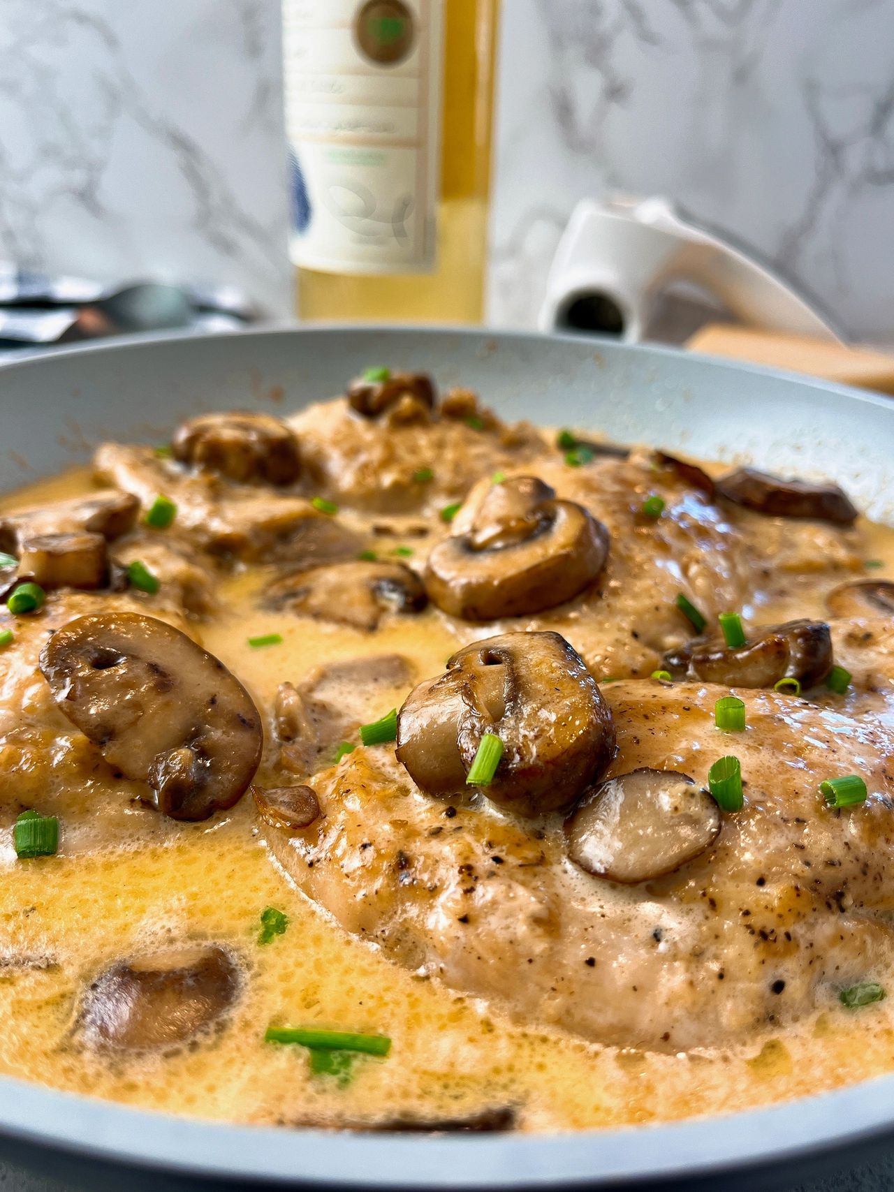 Chicken with Creamy Mushroom Sauce 
