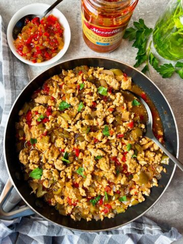 ground chicken with sweet pepper relish