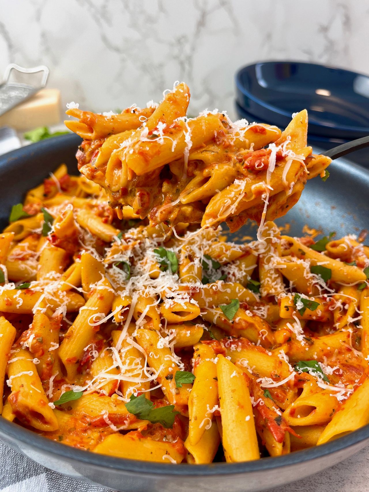 penne in roasted red pepper sauce
