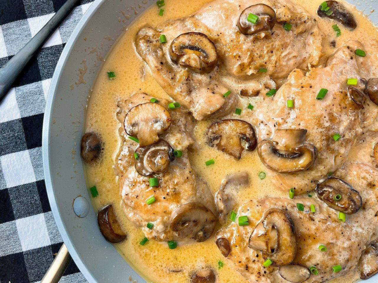 chicken with creamy mushroom sauce