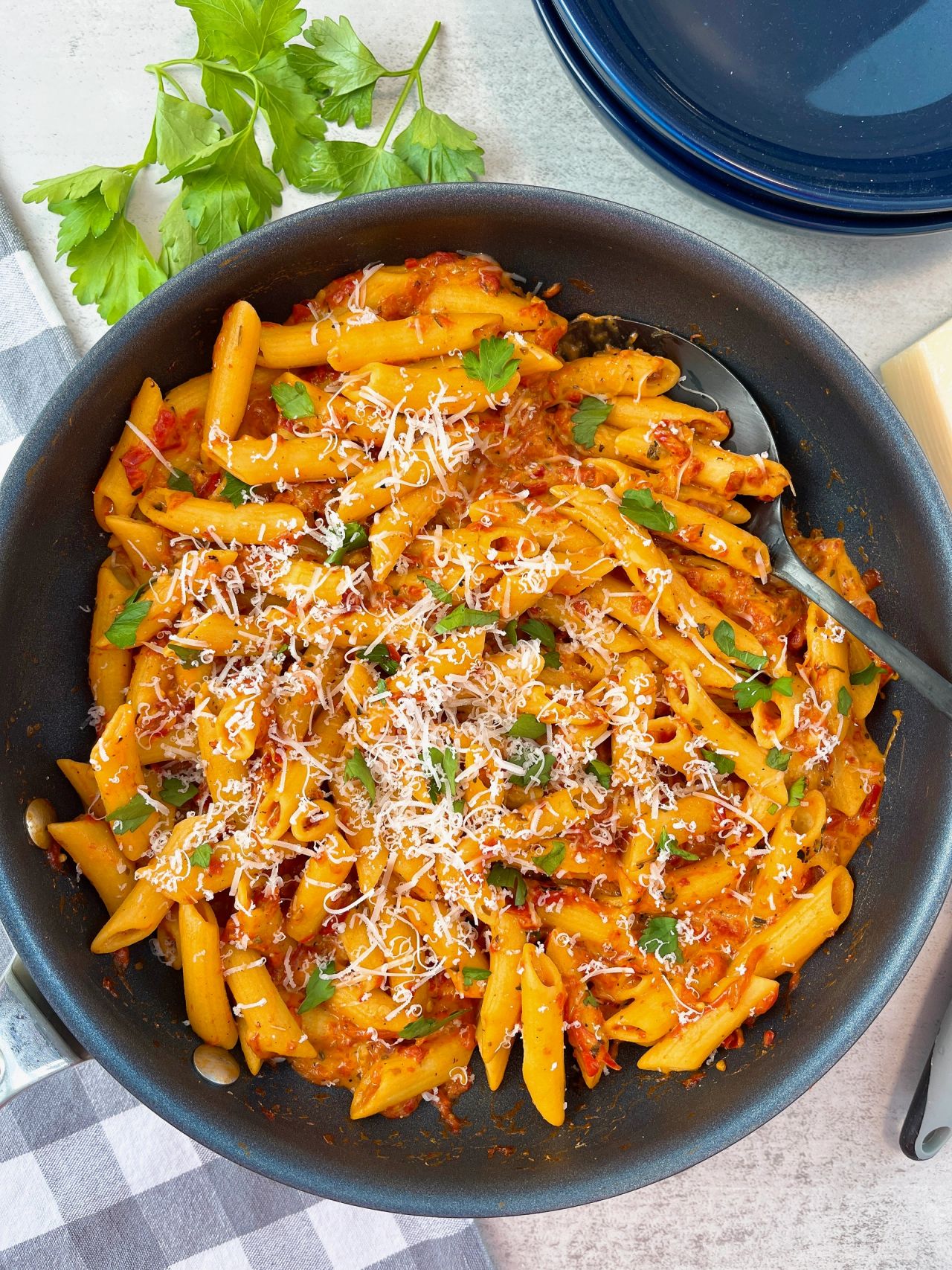 penne in roasted red pepper sauce