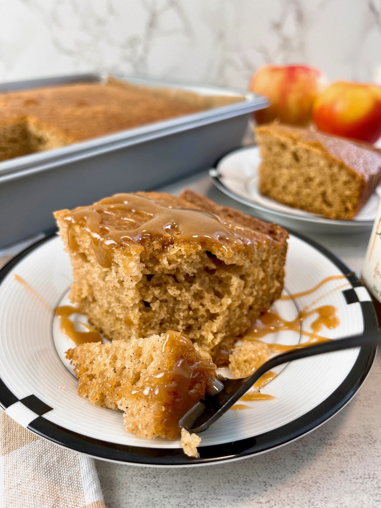 caramel apple cake