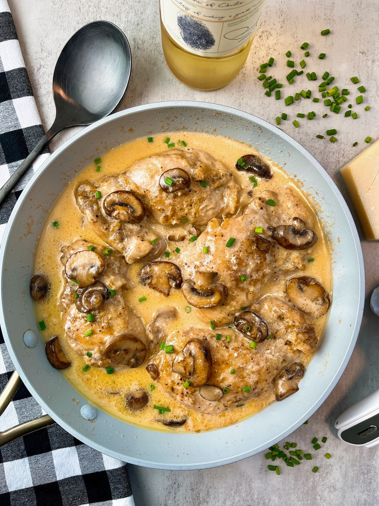 chicken with creamy mushroom sauce