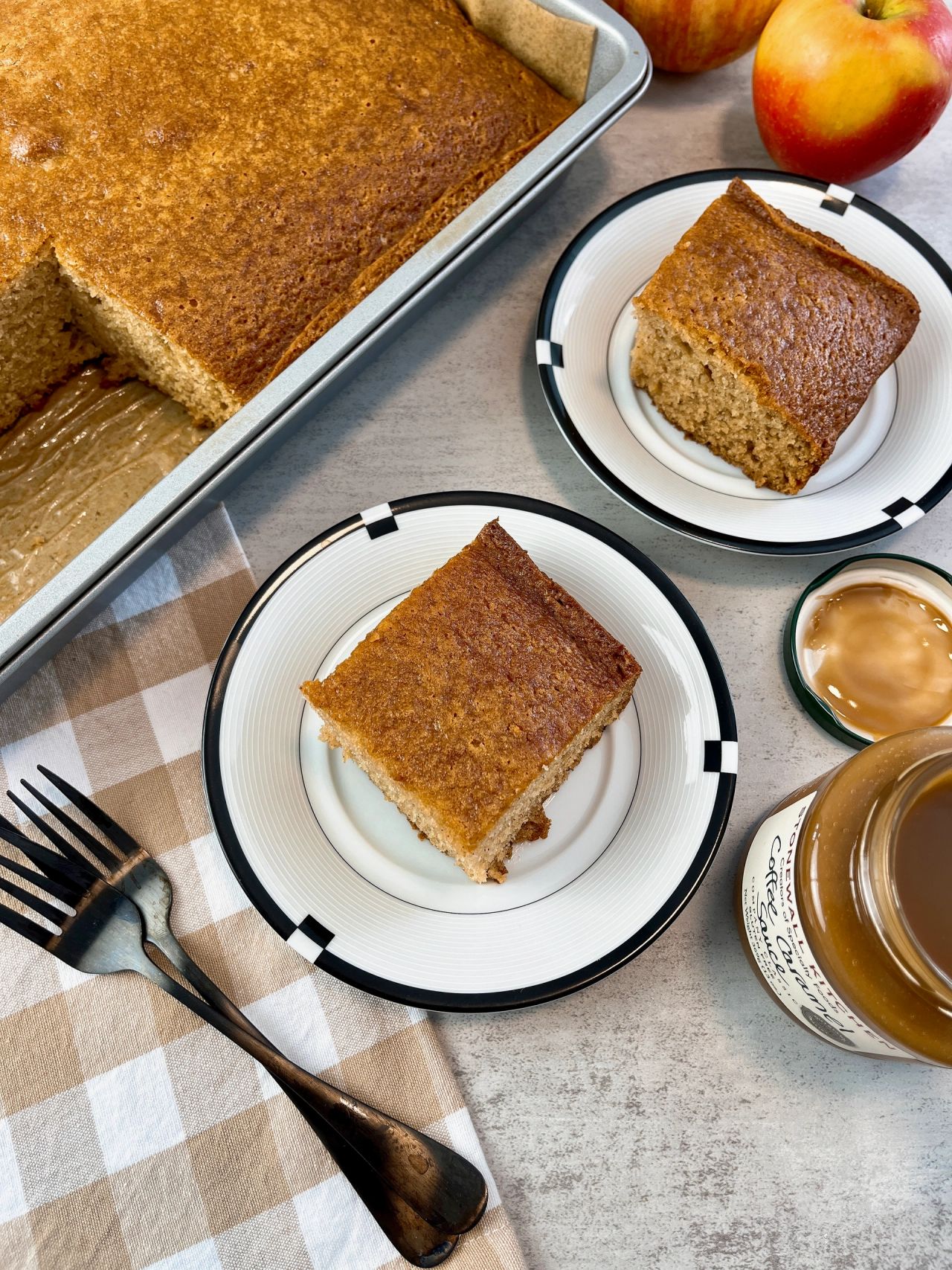 caramel apple cake