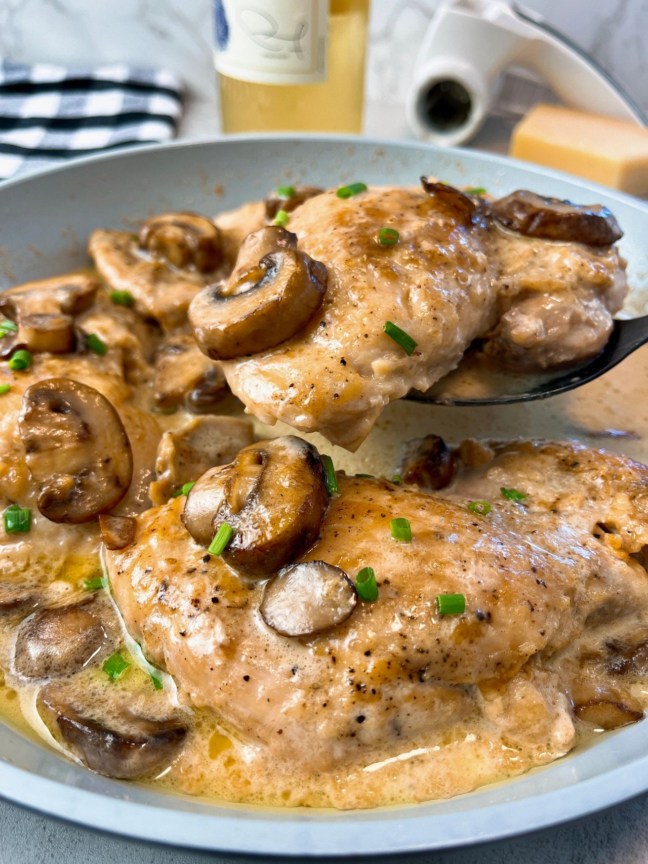 chicken with creamy mushroom sauce
