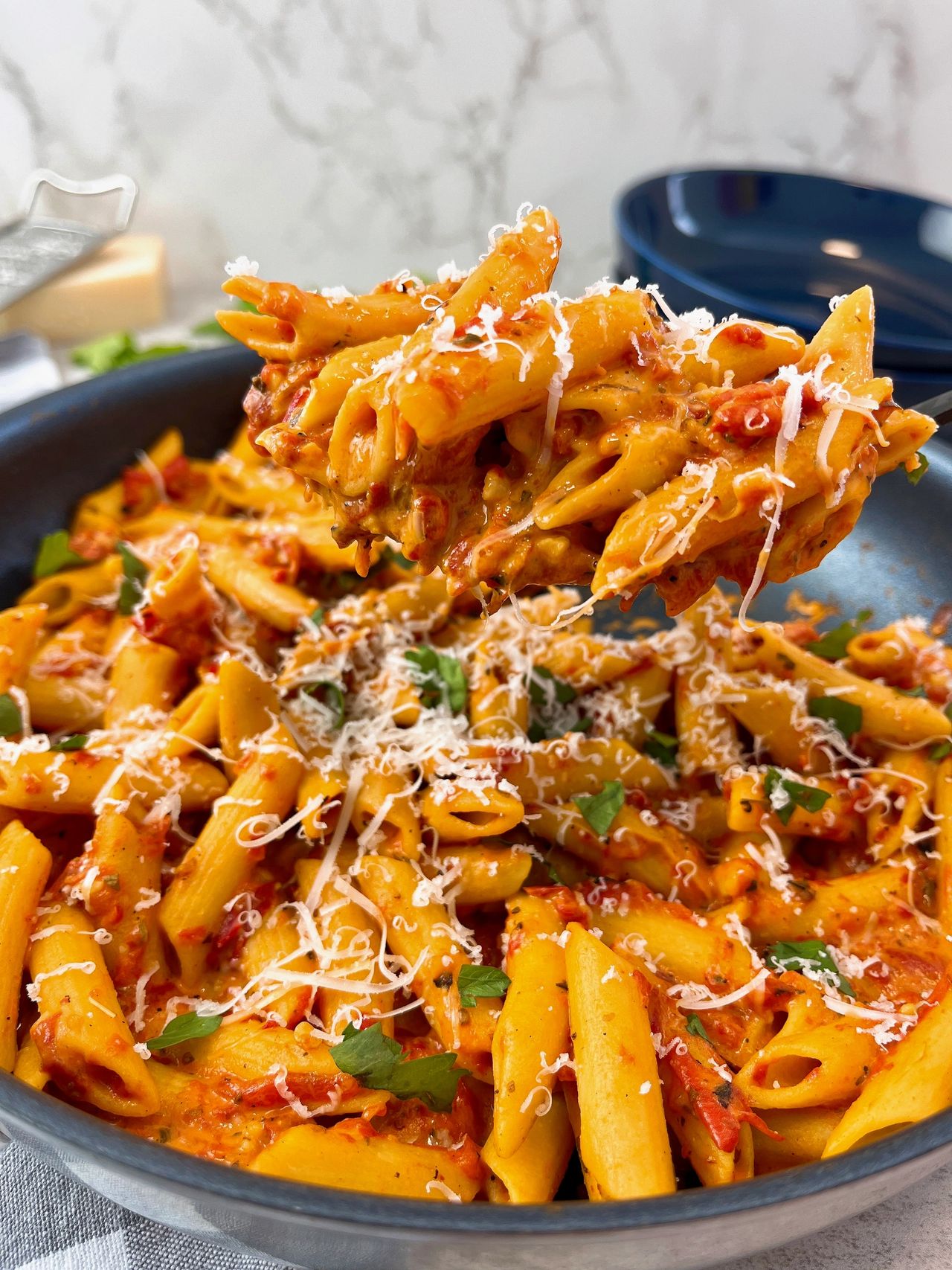 penne in roasted red pepper sauce