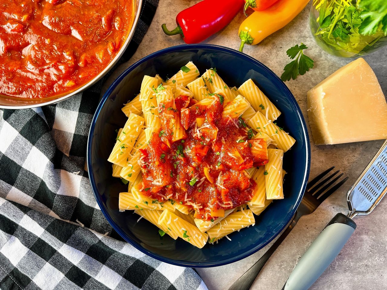 pasta with bell pepper sauce