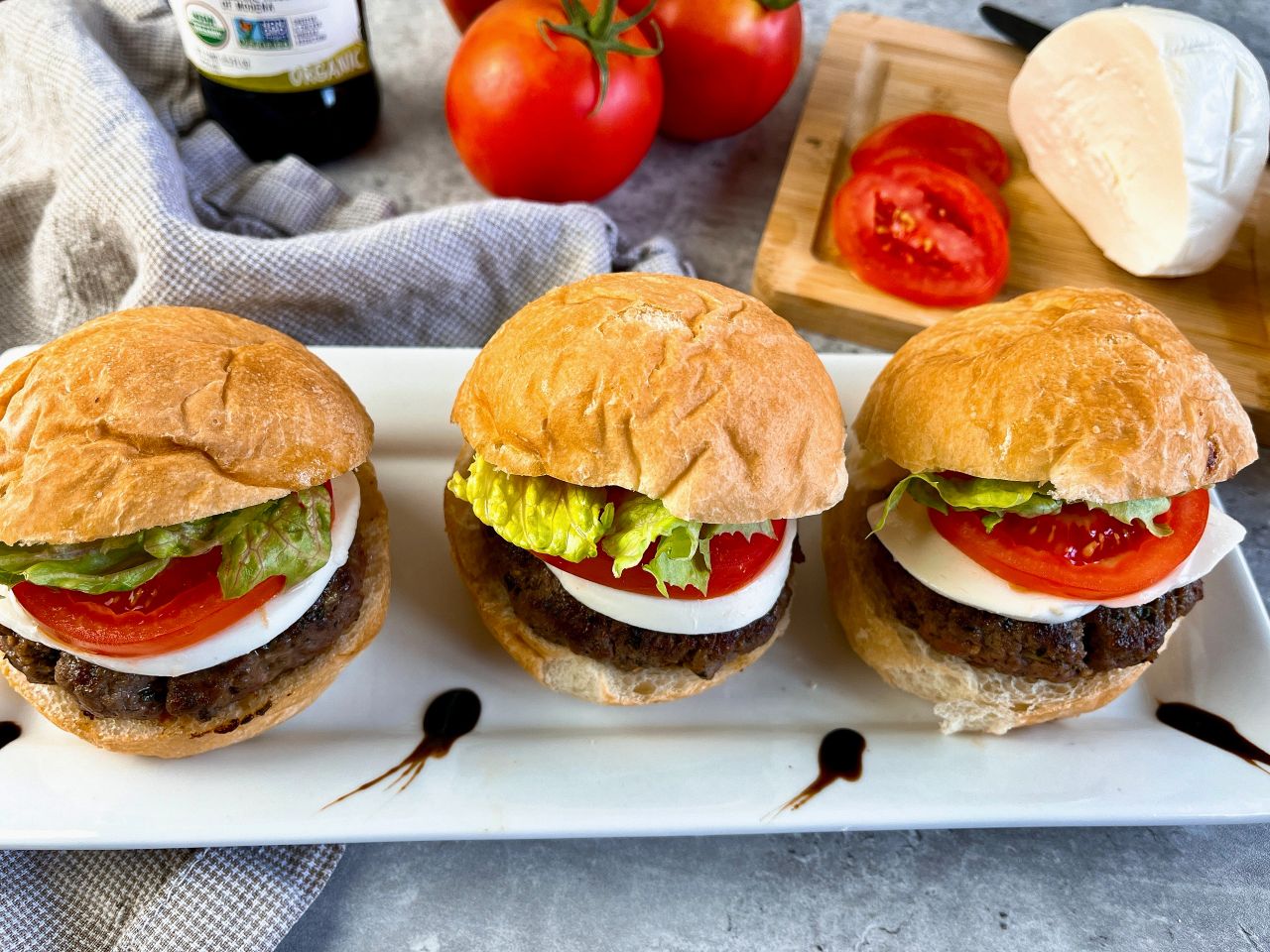 beef sliders with tomato and mozzarella