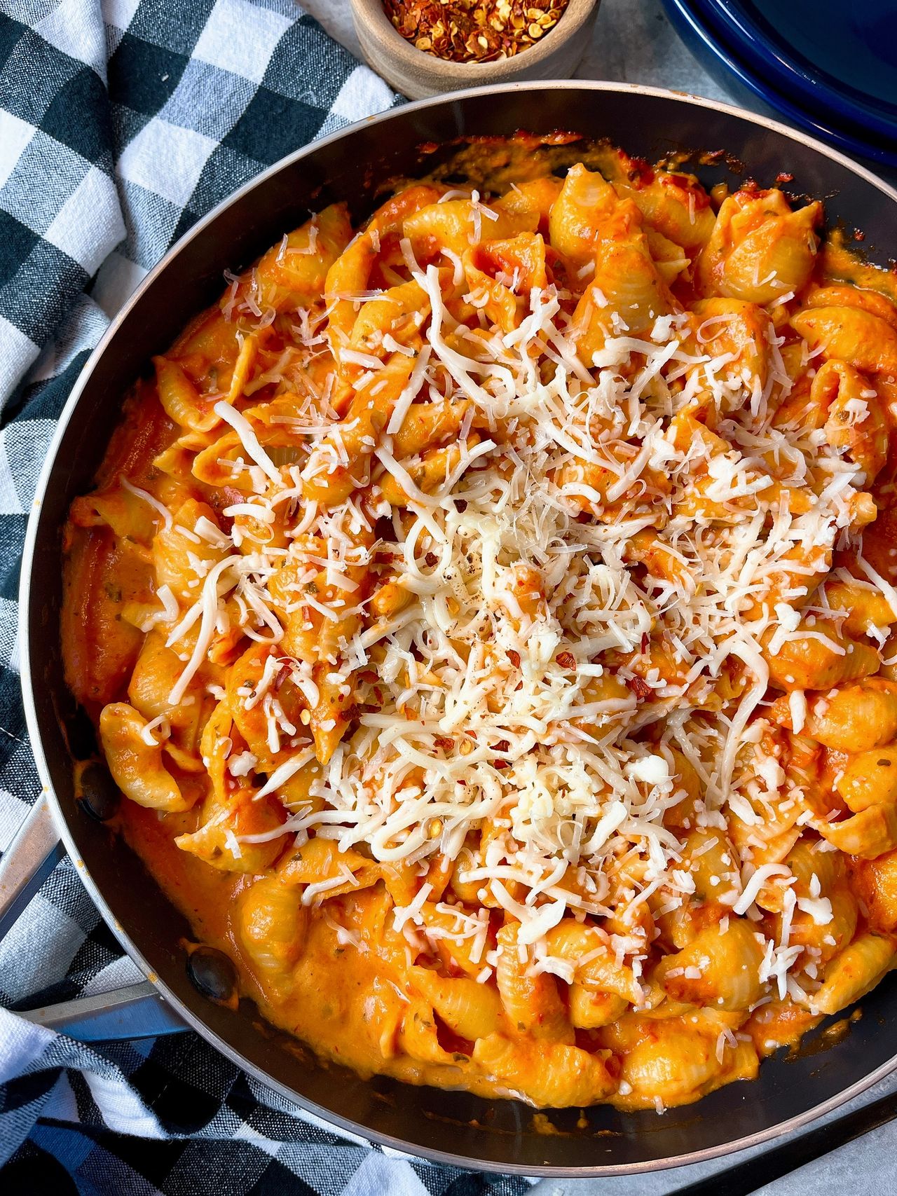 Pasta Shells in Creamy Vodka Marinara Sauce Pasta Shells in Creamy Vodka Marinara Sauce