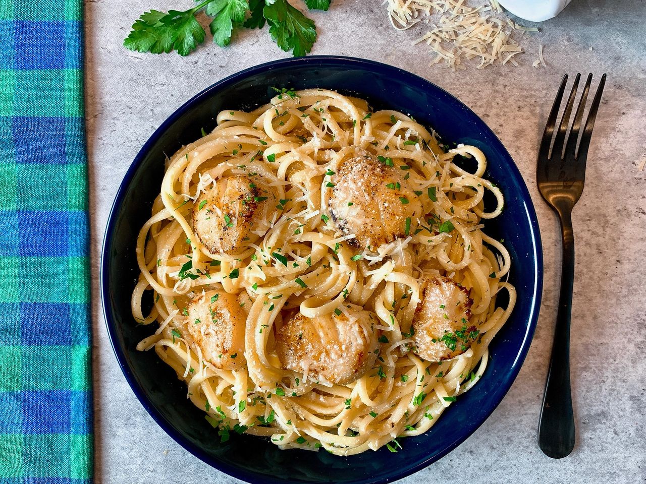 scallops and pasta with parmesan cheese