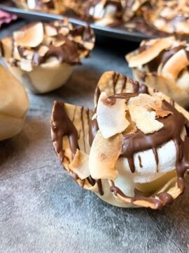marshmallow wonton cups with chocolate