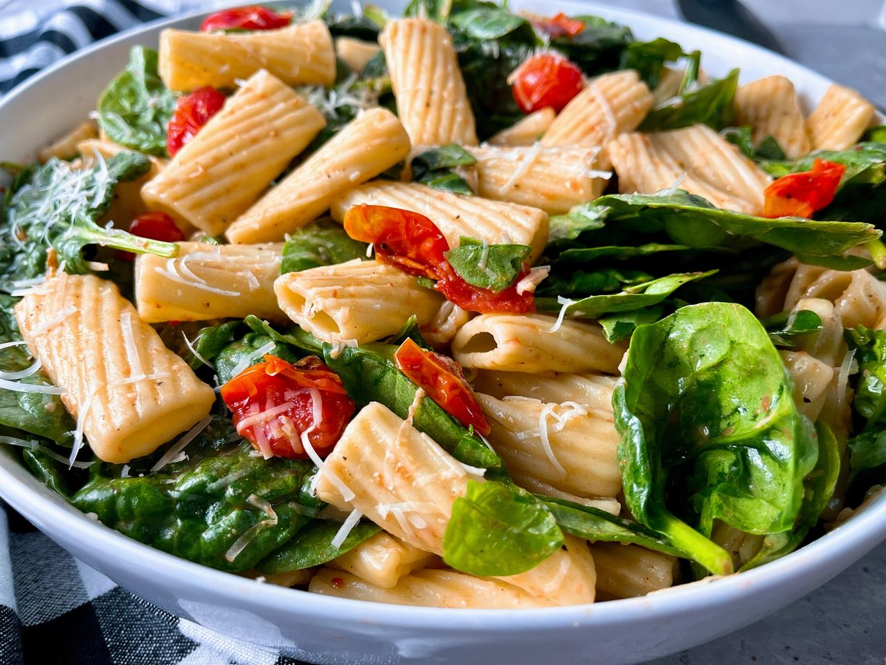 Rigatoni with Blistered Tomatoes and Spinach Rigatoni with Blistered Tomatoes and Spinach