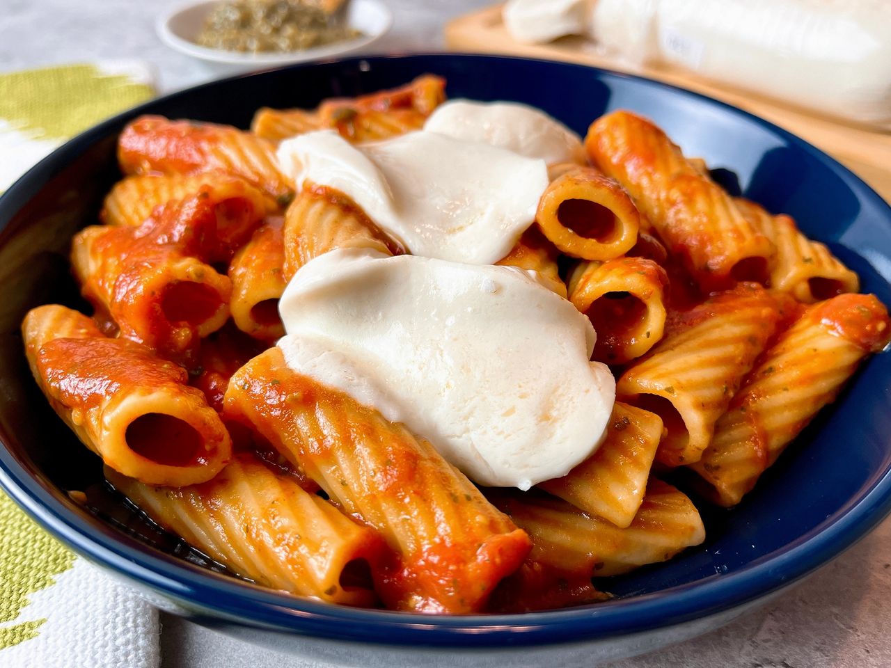Rigatoni with Tomato-Pesto Sauce and Fresh Mozzarella 