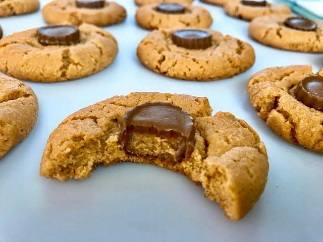 Flourless Peanut Butter Cookies with Reese's Cups Flourless Peanut Butter Cookies with Reese's Cups