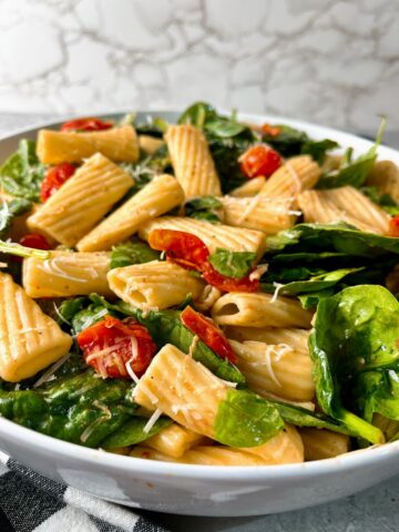 rigatoni with tomatoes and spinach
