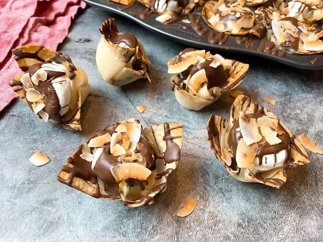 marshmallow wonton cups with chocolate